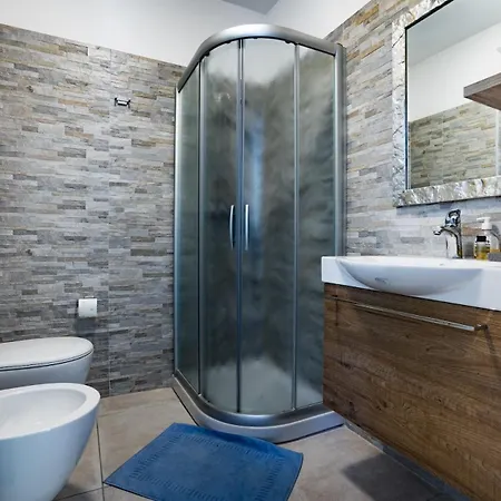 Ginevra - Swimming Pool With View Apartment Colico