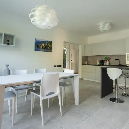 Ginevra - Swimming Pool With View Colico